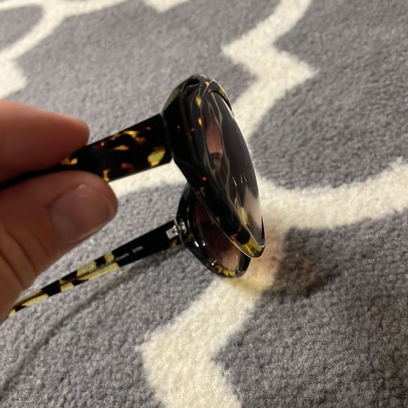 Oliver People Sunglasses with cloth sleeve and case main image 7